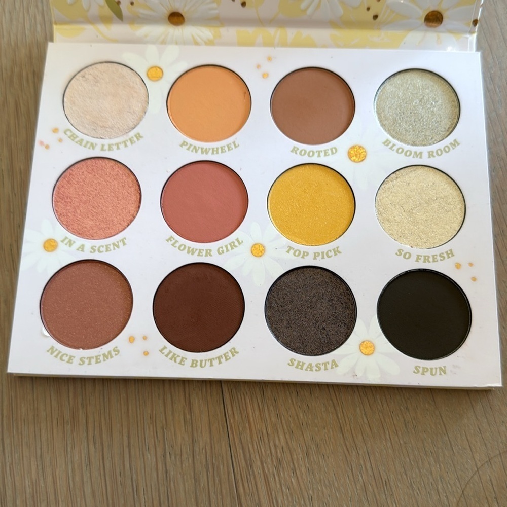 Colourpop Daisy Does It Spring 22 Palette - Picture 4 of 6